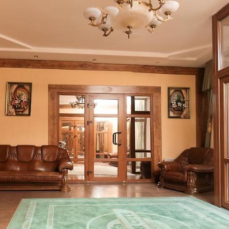 Green City Hotel Nikolayev Bagian luar foto