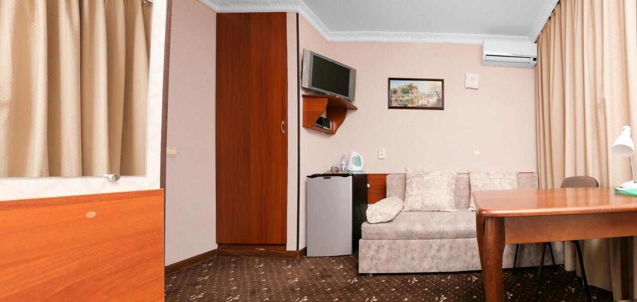 Green City Hotel Nikolayev Bagian luar foto