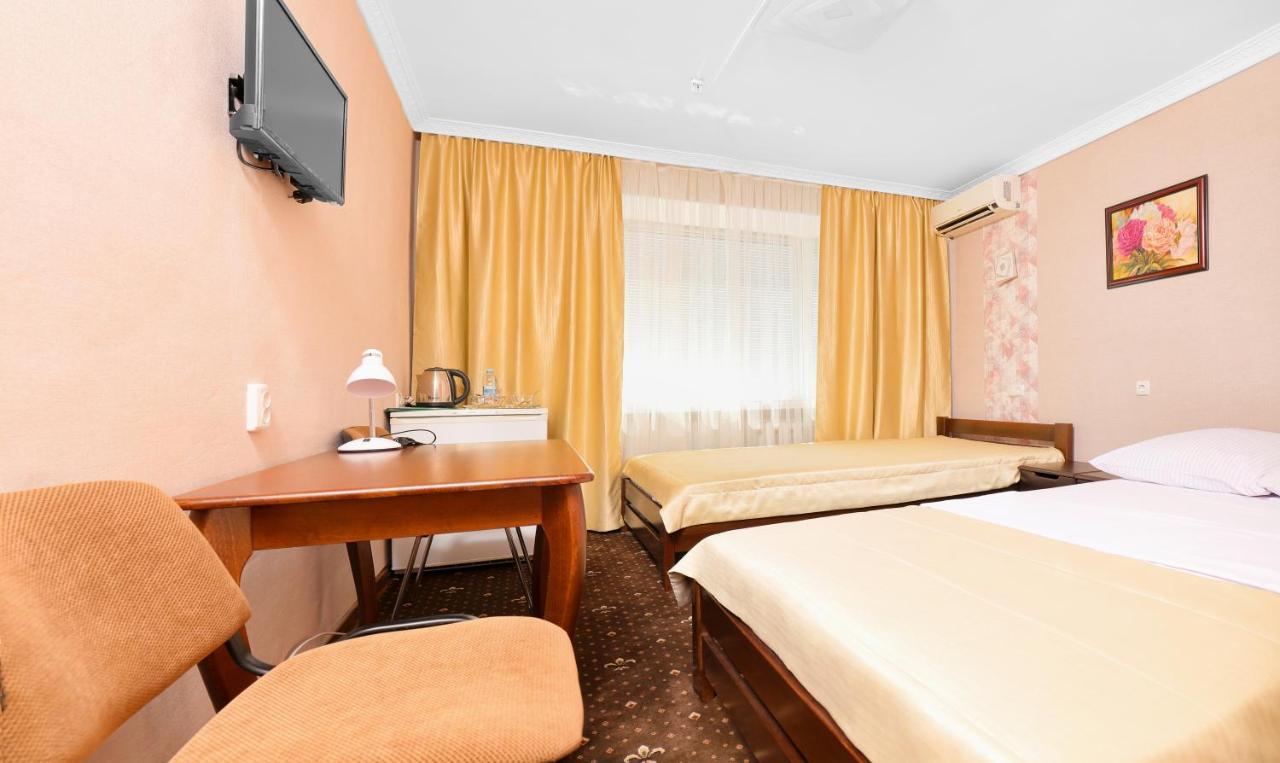 Green City Hotel Nikolayev Bagian luar foto